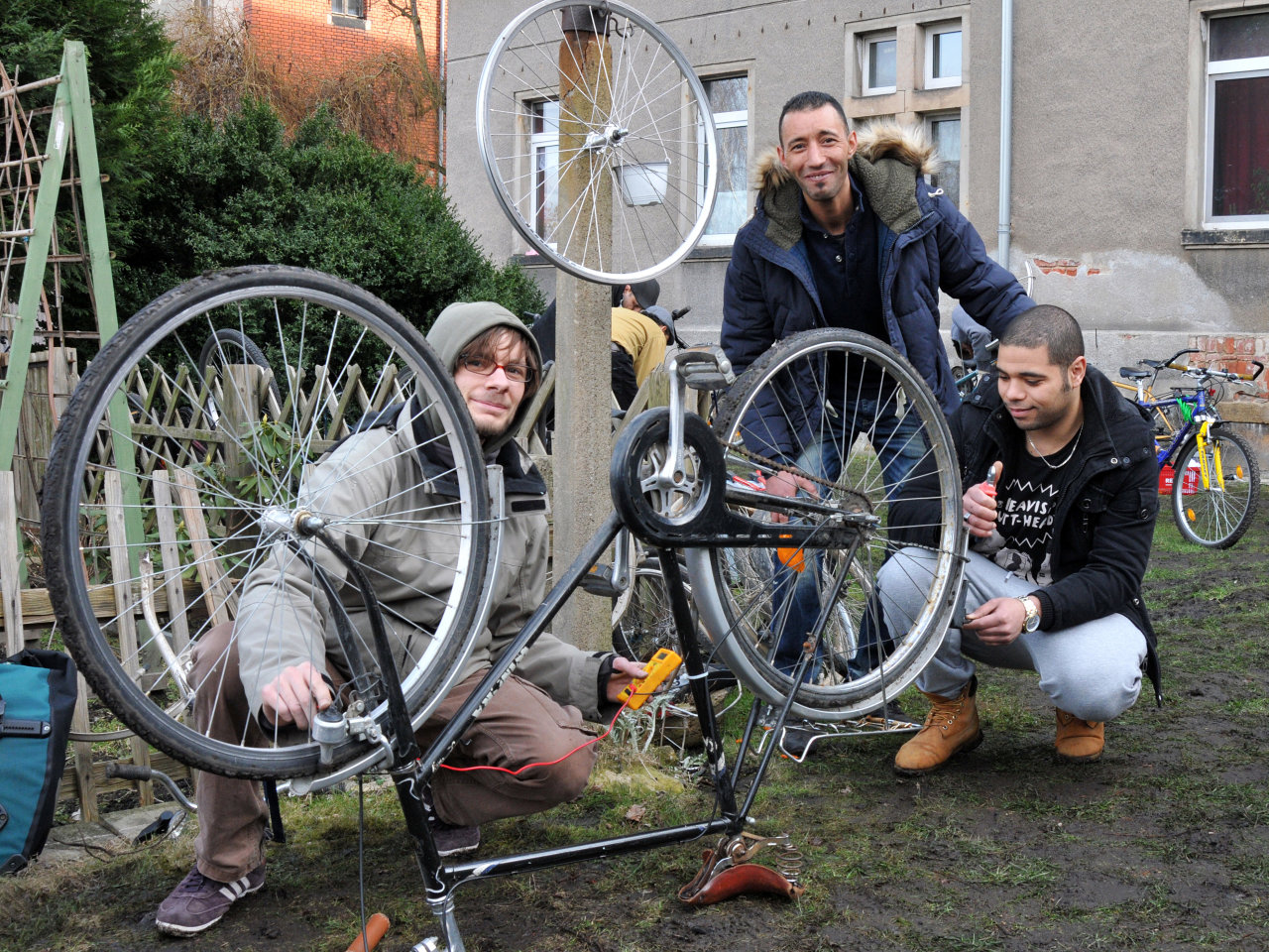 Fahrradschraubaktion für und mit Geflüchteten in Löbtau - Teil 2