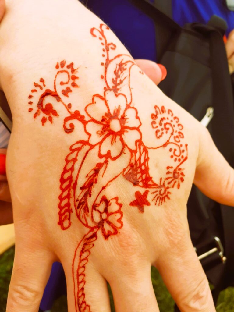 Hand, mit Henna bemalt